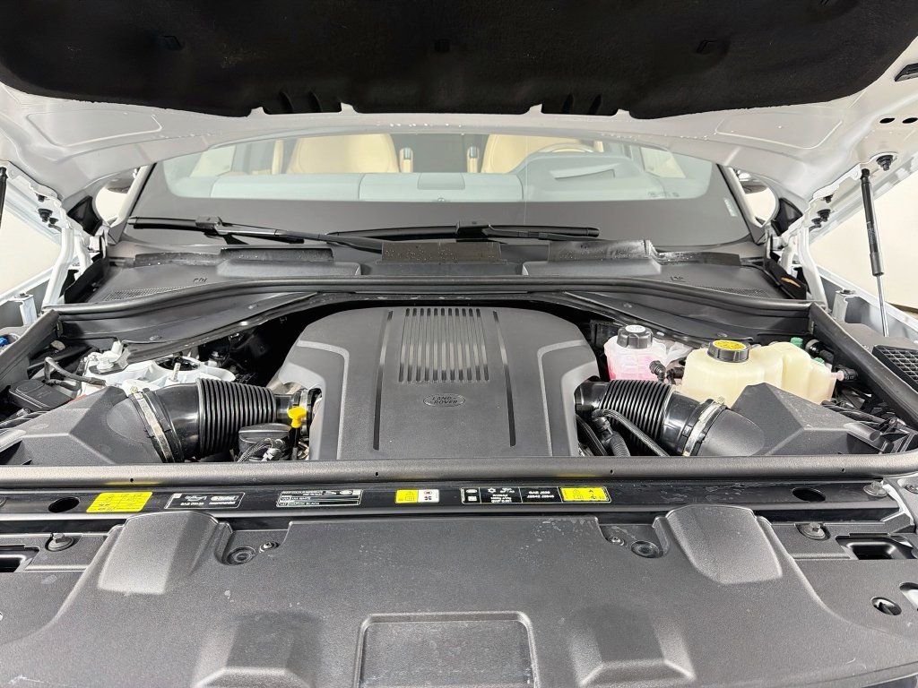 Used 2026 White Land Rover SE image 32