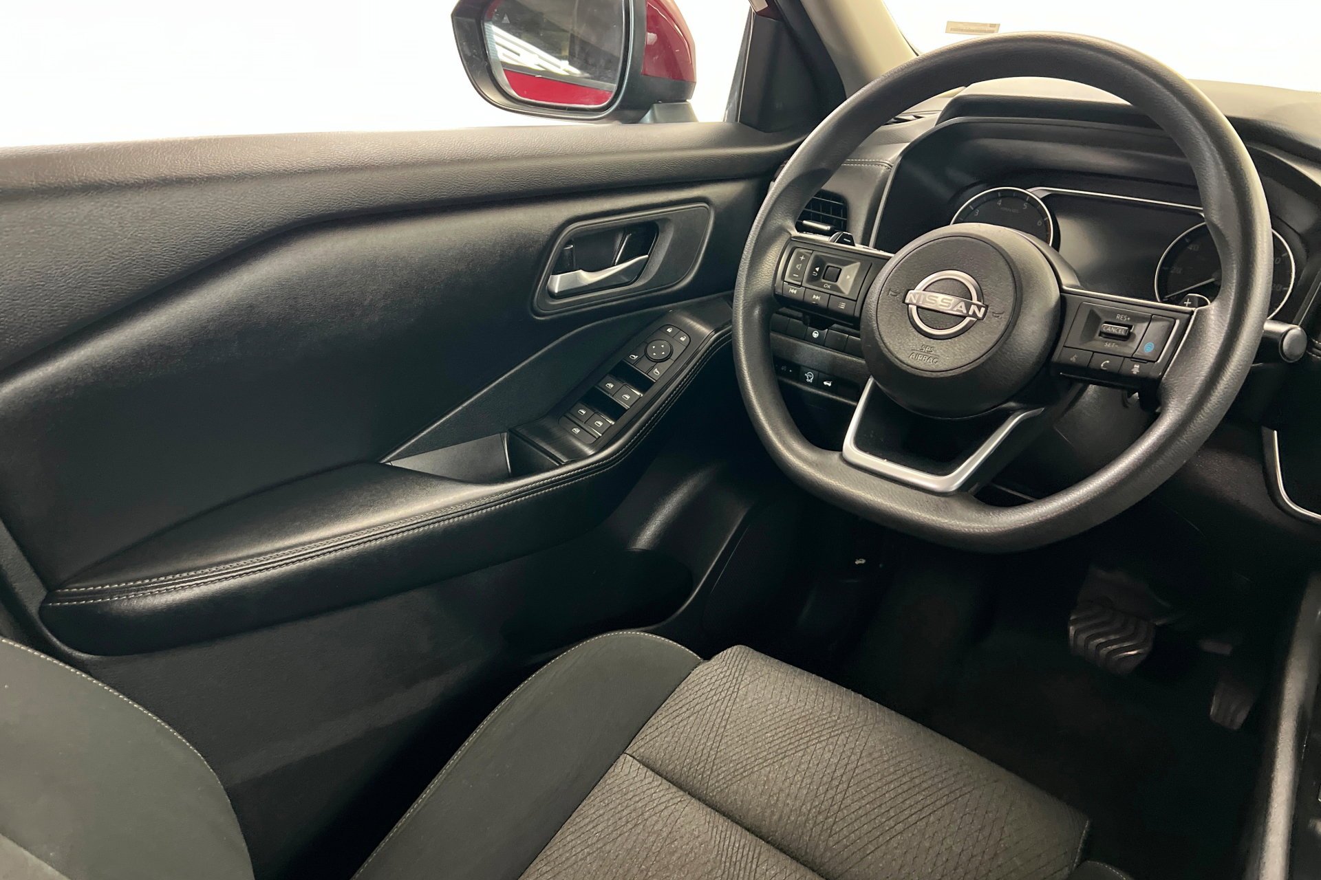 2024 Nissan Rogue SV - Photo 12