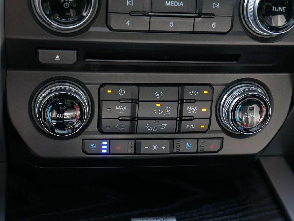 Used 2018 White Ford Platinum image 22