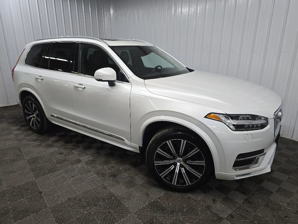 Used 2022 White Volvo T6 Inscription image 7