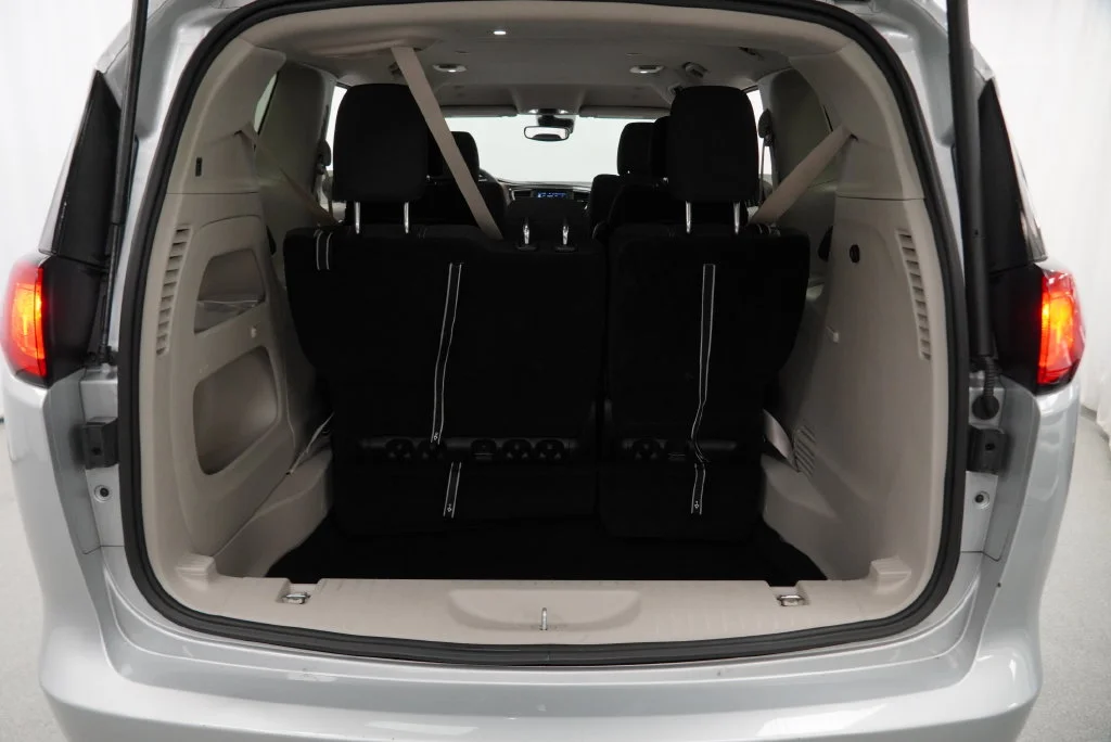 Used 2024 Silver Chrysler LX image 35