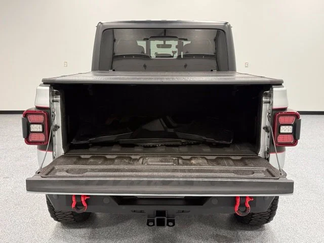 Used 2022 Silver Jeep Rubicon image 8