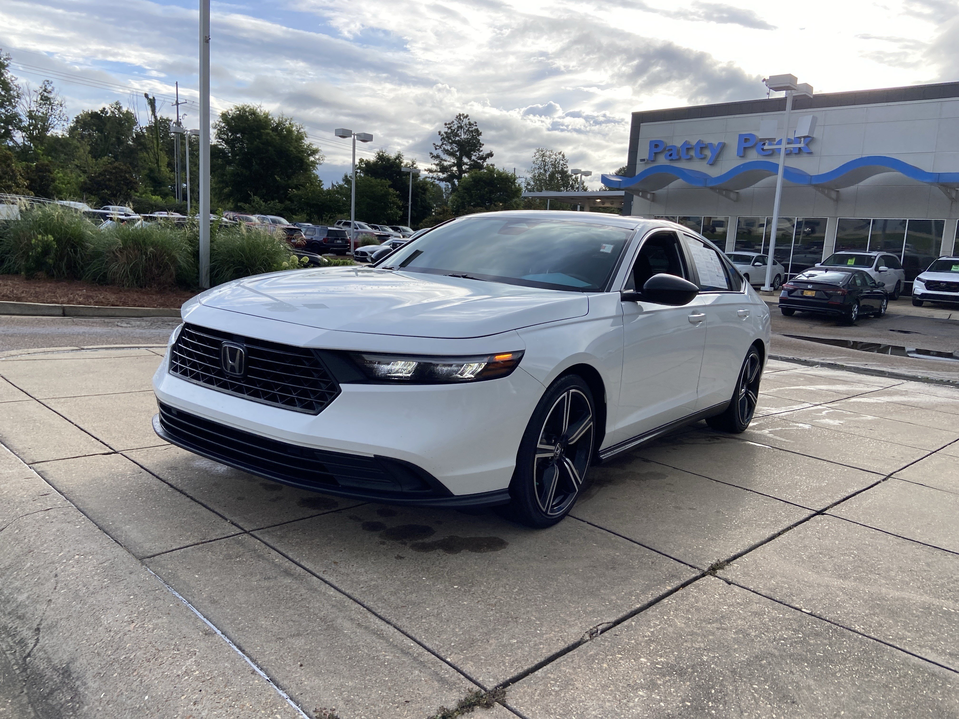 Used 2024 Platinum White Pearl Honda Sport image 5