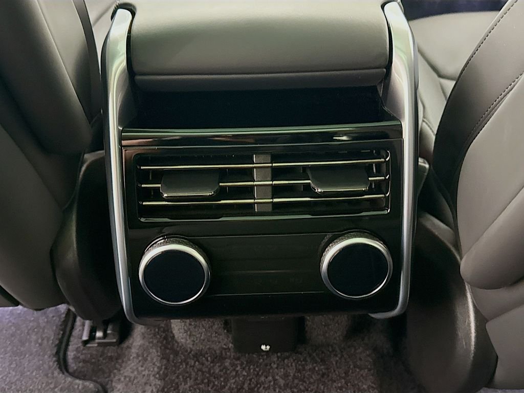 New 2025 Fuji White Land Rover SE image 27