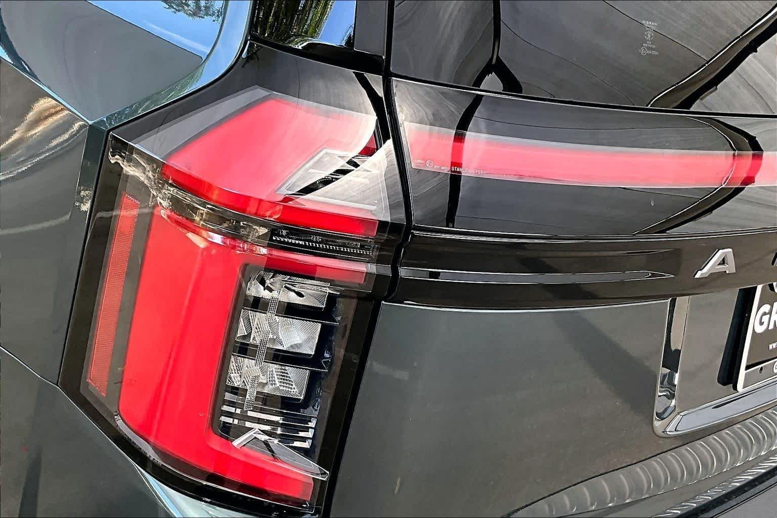 New 2026 Alpine Metallic / Super Black Two-tone Nissan Platinum Reserve image 12