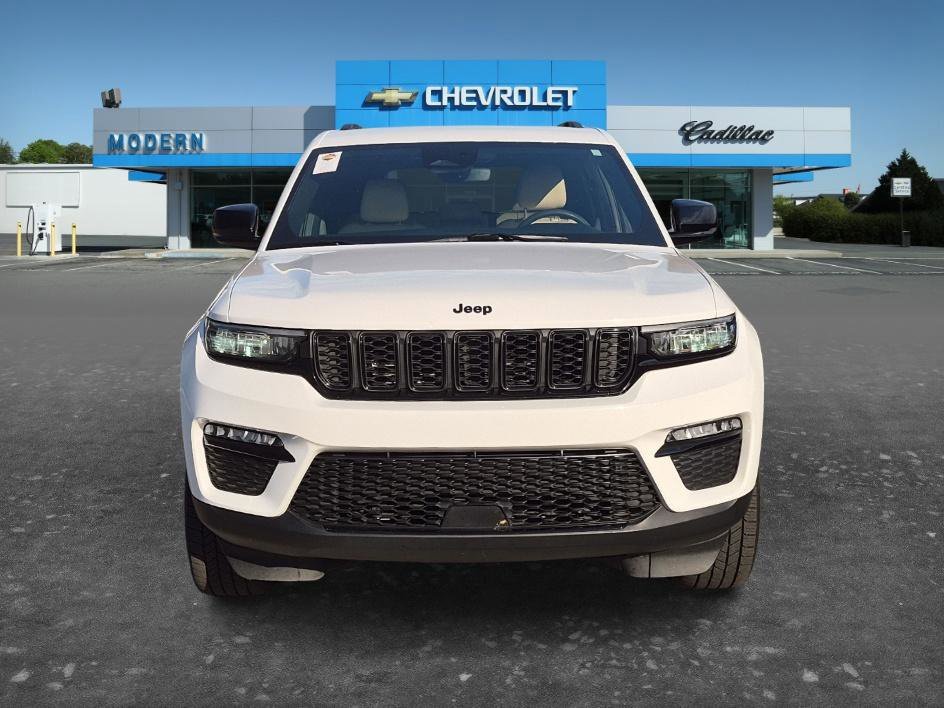 Used 2023 White Jeep Limited 4x4 image 8