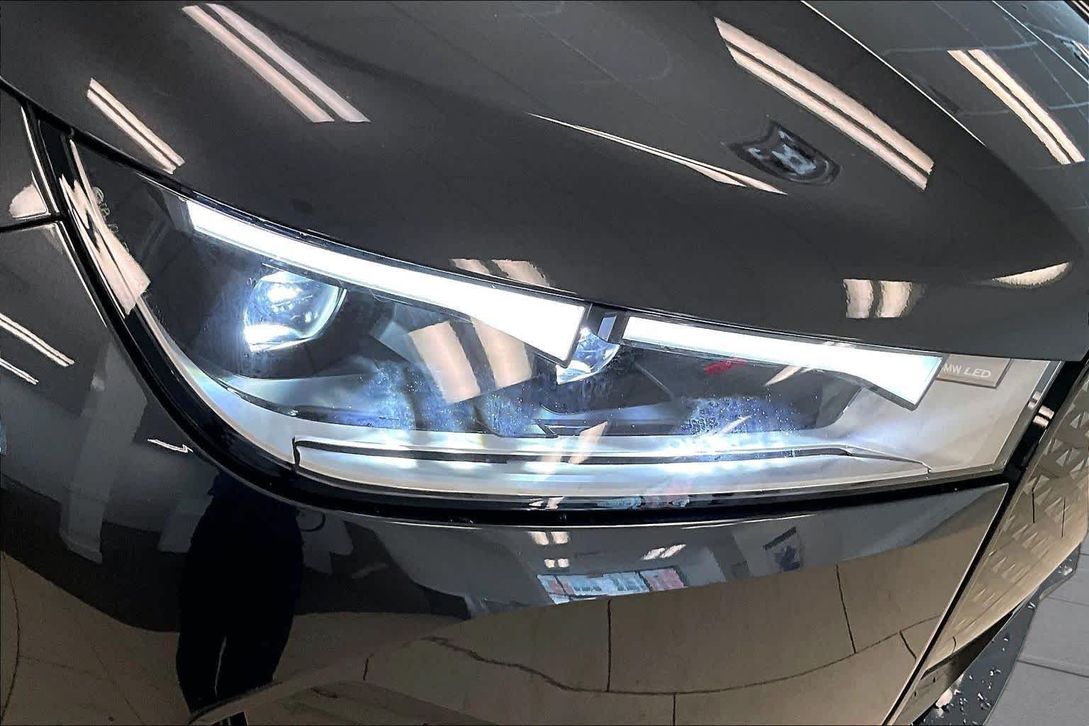 Used 2024 Dark Graphite Metallic BMW xDrive50 image 25