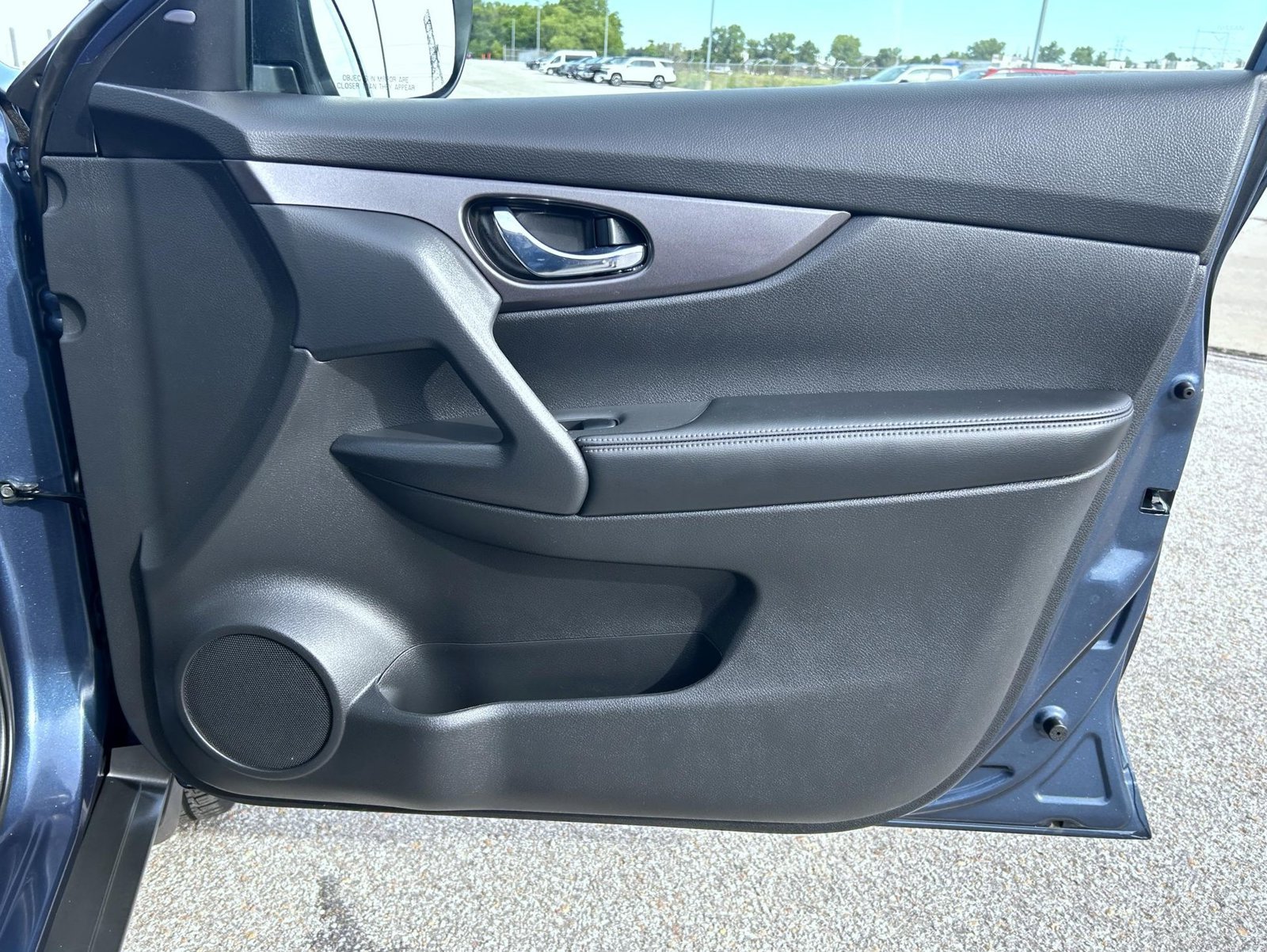 Used 2016 Blue Nissan SV image 15