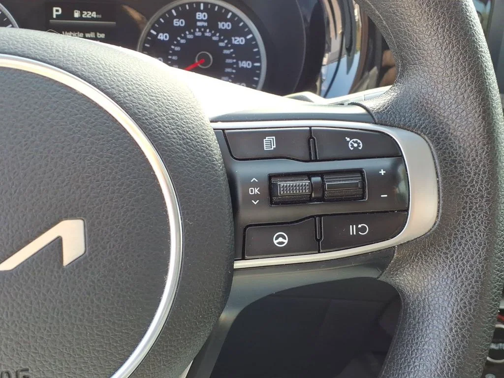 Used 2024 White Kia LXS image 24