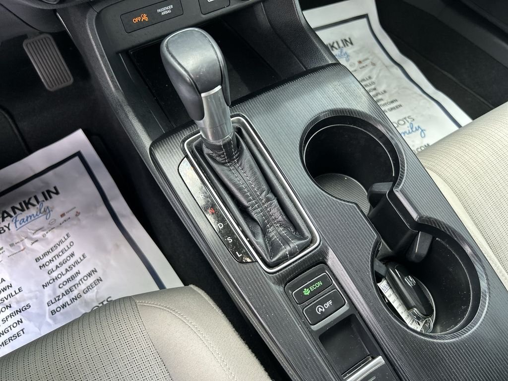 Used 2022 White Honda EX image 25