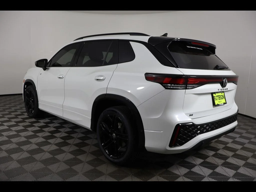 New 2026 White/off-white Volkswagen SE R-Line Black image 4