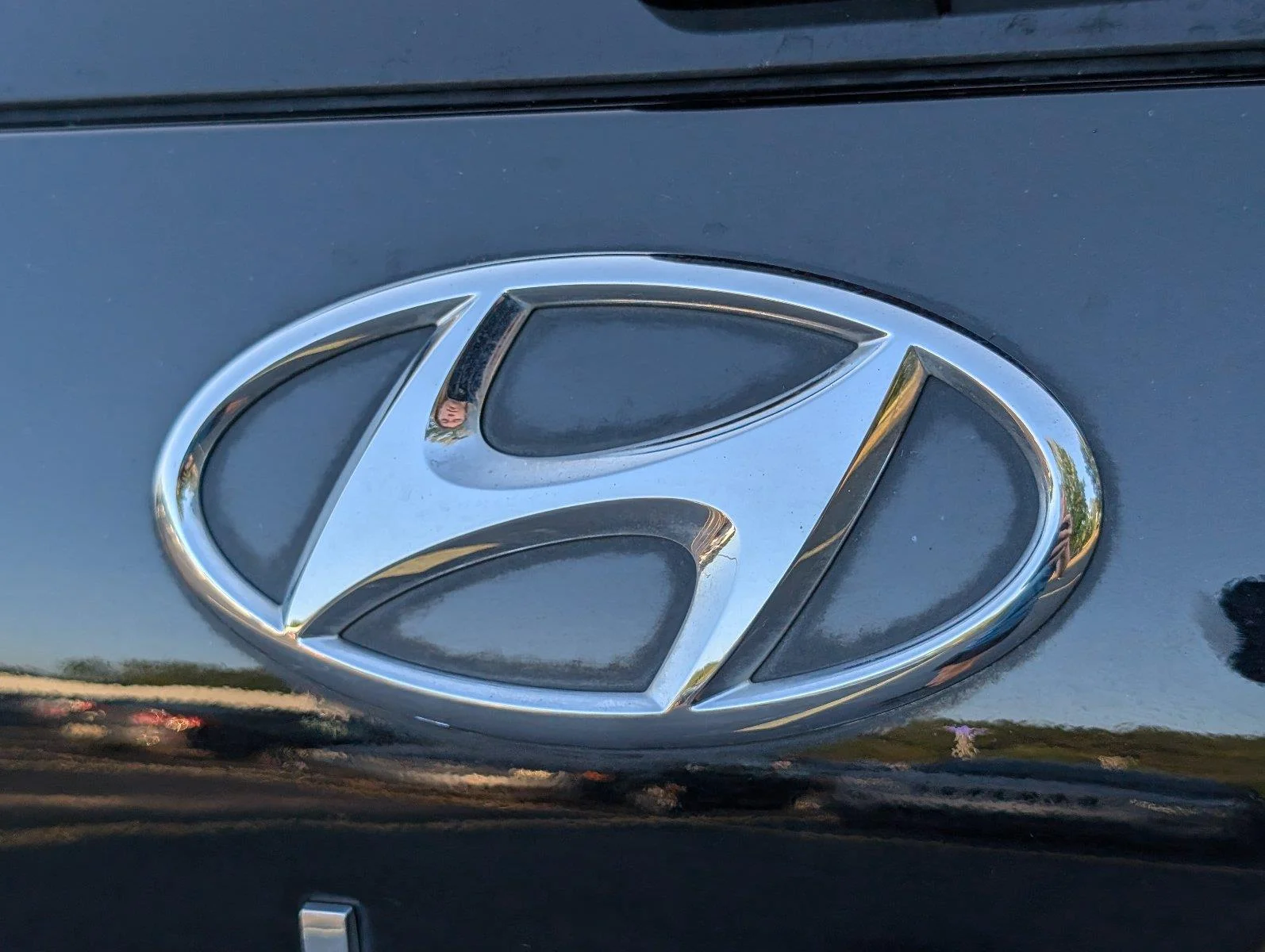 Used 2023 Abyss Black Pearl Hyundai Limited image 6