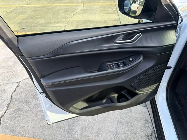 Used 2023 White Jeep Altitude image 16