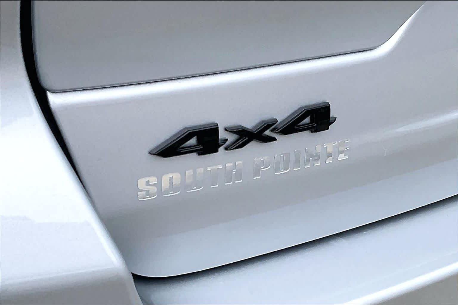 New 2026 Silver Zynith Exterior Paint Jeep Limited Reserve image 15