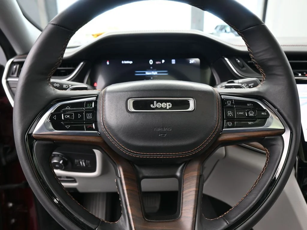 Used 2023 Velvet Red Pearlcoat Jeep Summit image 16