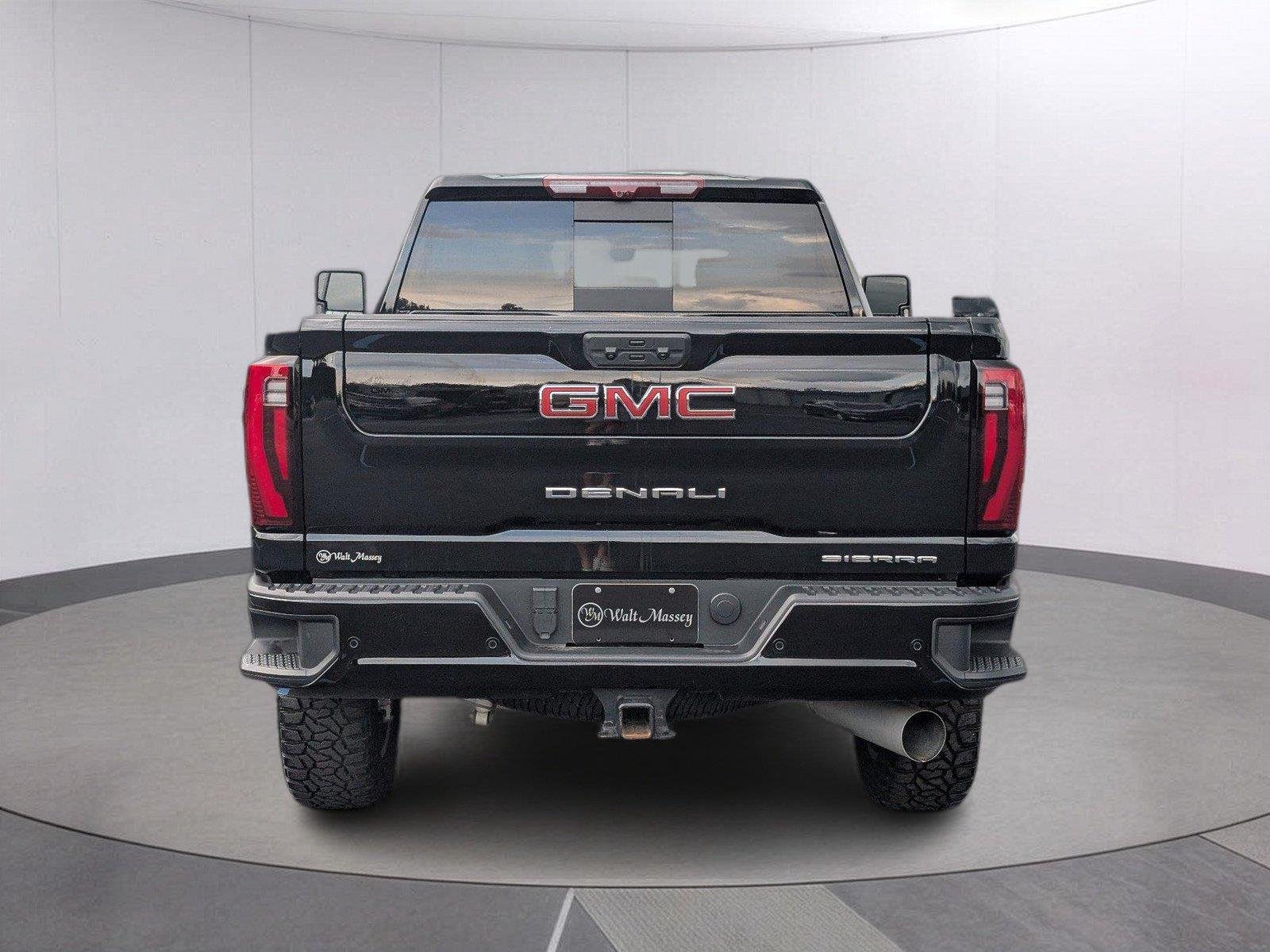 Used 2025 Onyx Black GMC Denali image 4
