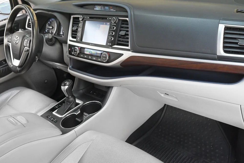 Used 2015 Silver Toyota Limited image 6