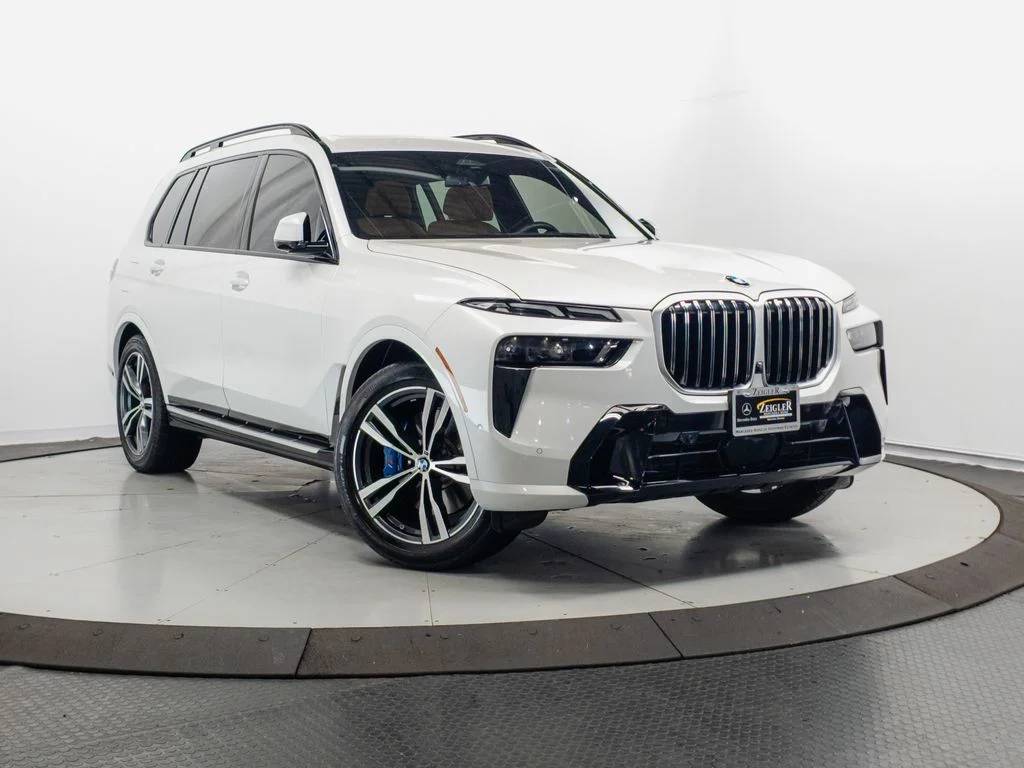 2023 BMW X7 xDrive40i's photo