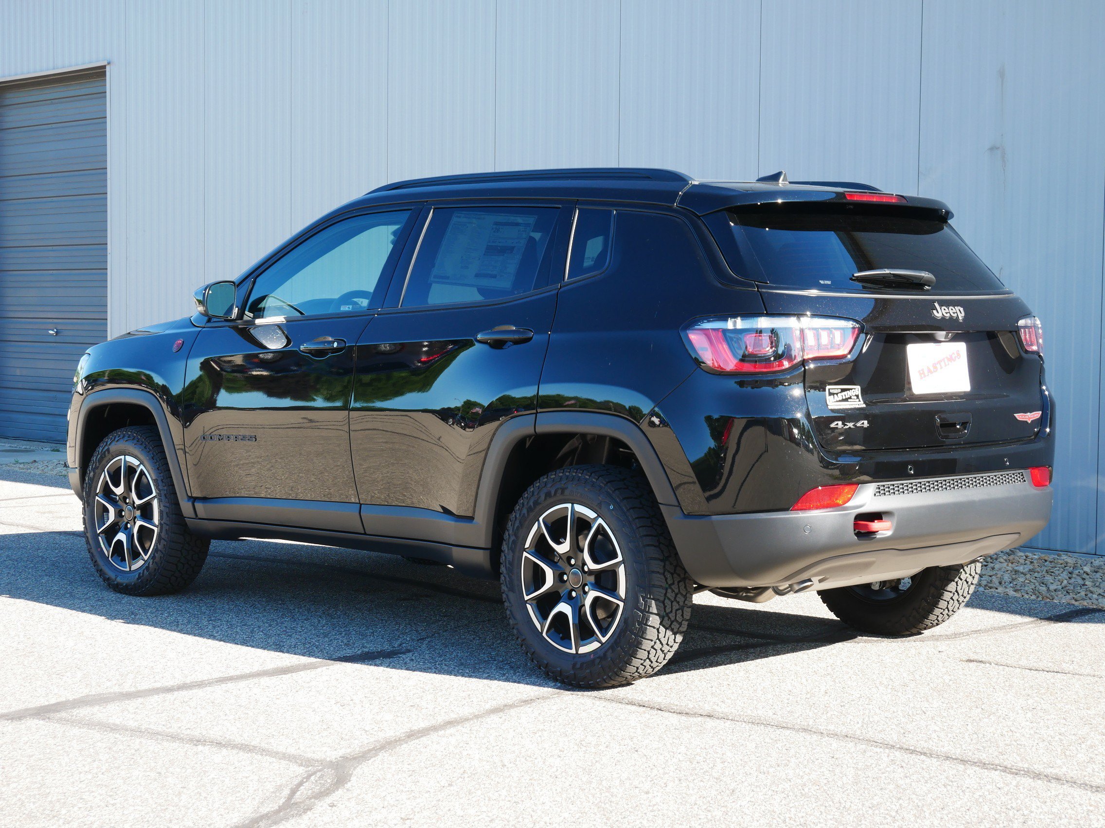 New 2026 Diamond Black Crystal Pearl-Coat Exterior Paint Jeep Trailhawk image 2