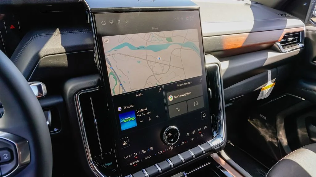 2026 GMC Yukon XL Denali - Photo 18