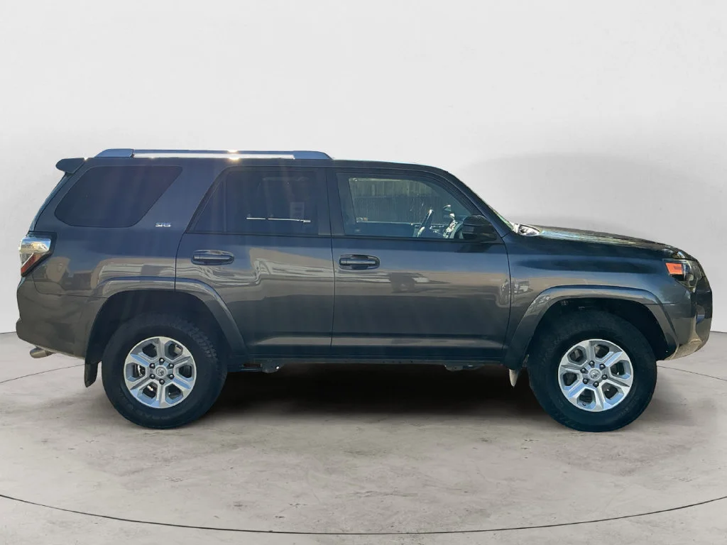 Used 2015 Gray Toyota SR5 image 7
