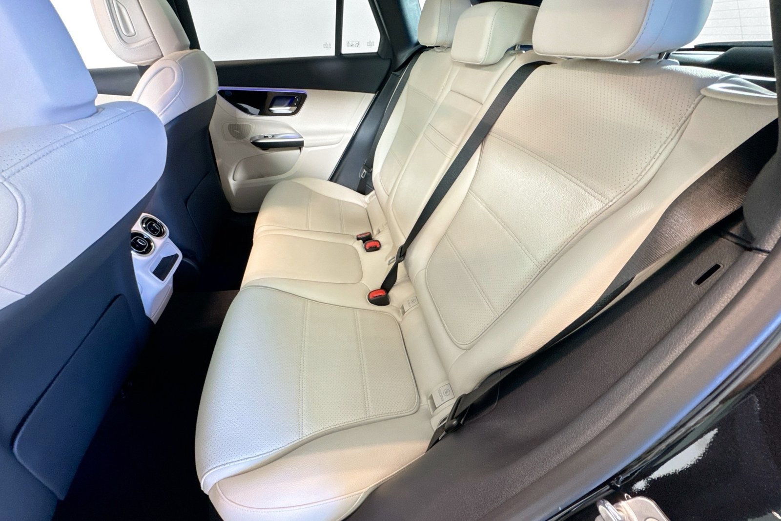 New 2026 Obsidian Black Metallic Mercedes-Benz GLC 300 image 22