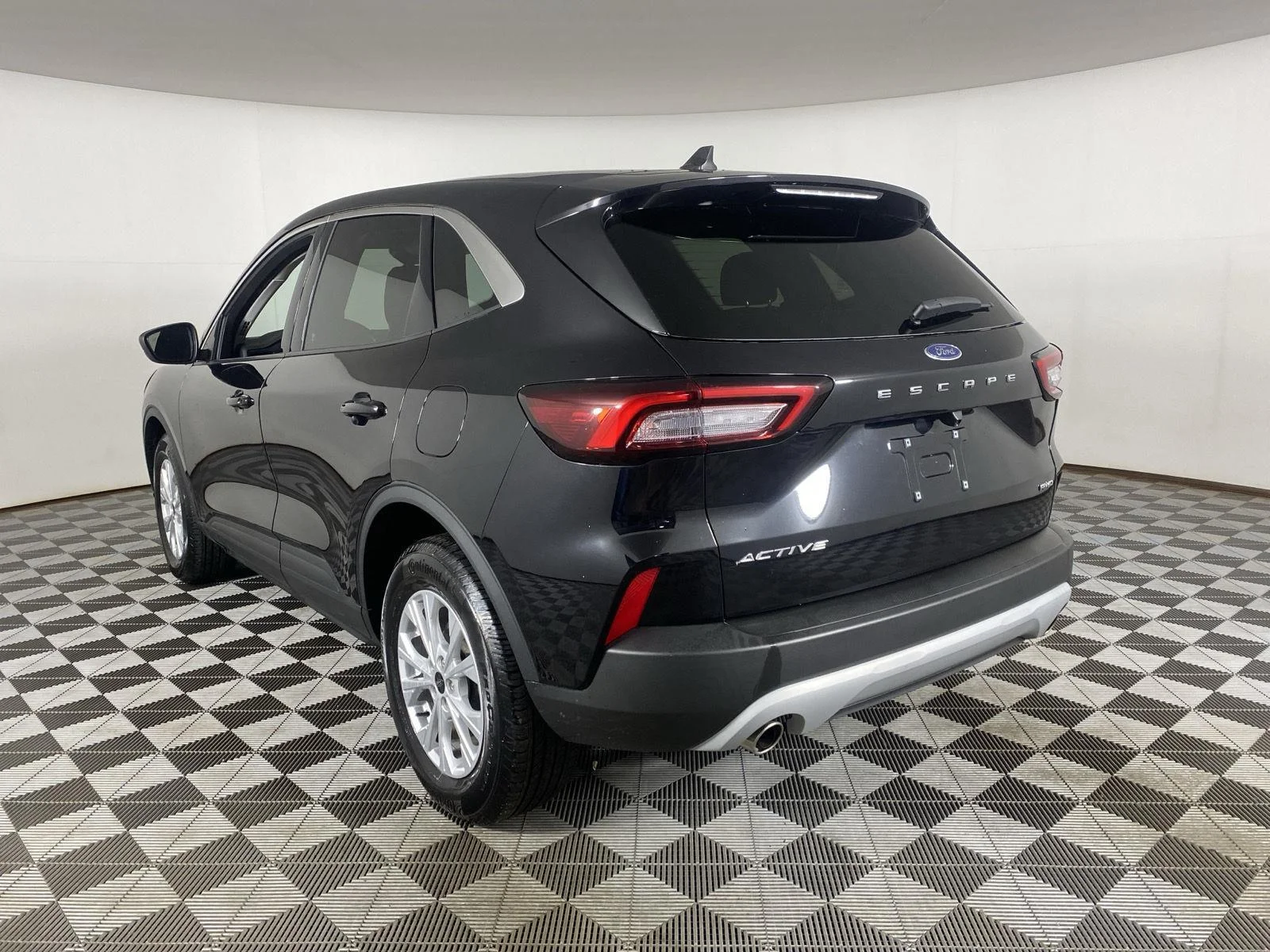 Used 2023 Agate Black Ford Active image 5