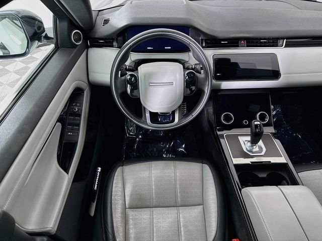 Used 2020  Land Rover R-Dynamic HSE image 24