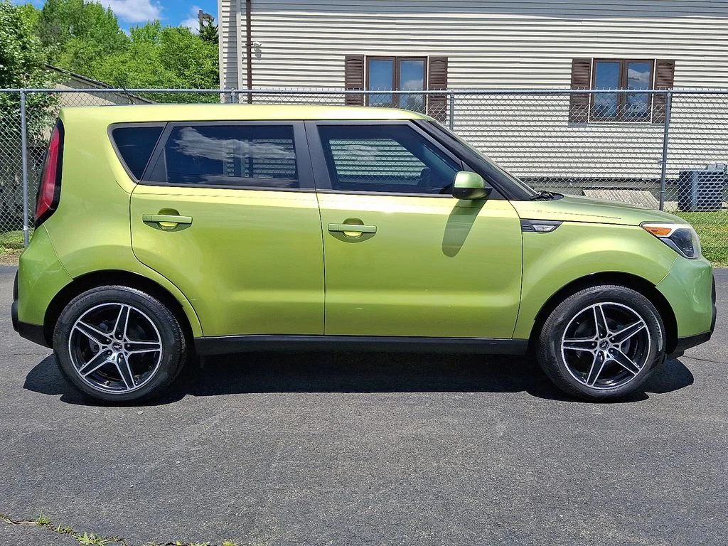 Used 2014 Green Kia Base image 7