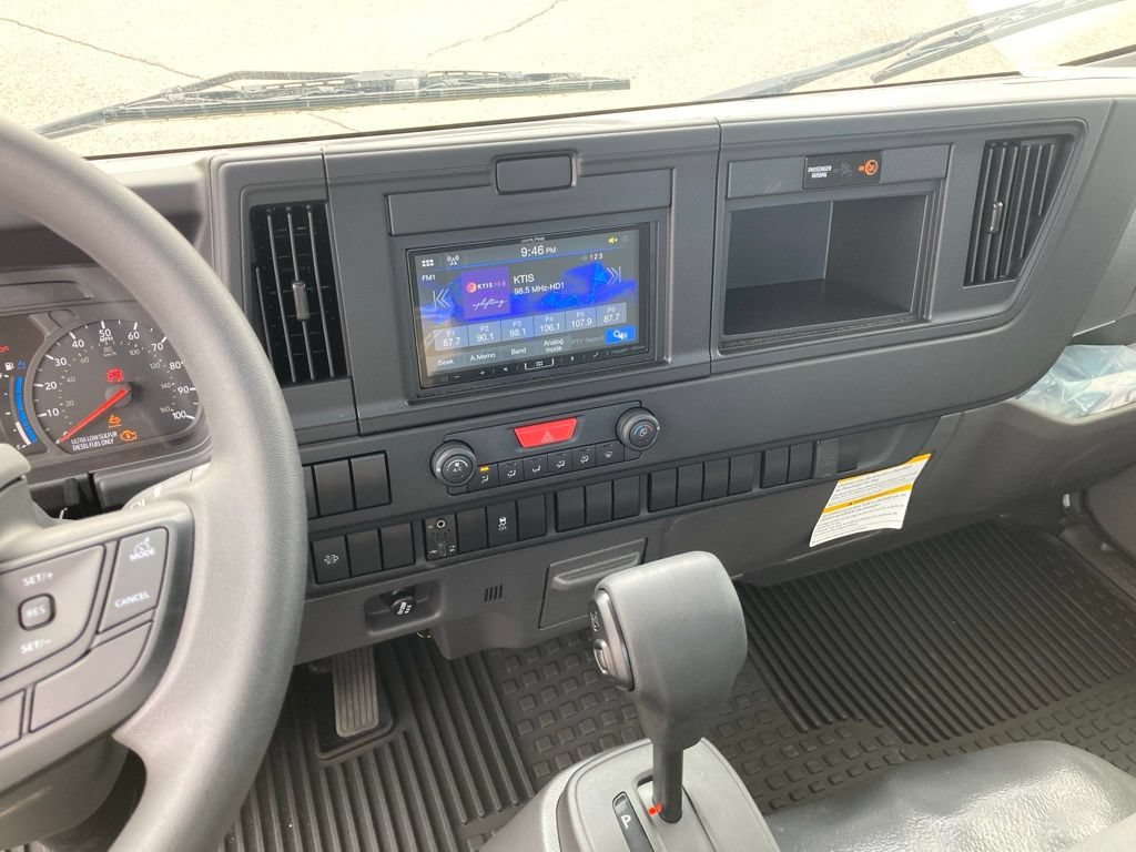 New 2025 Arc White Chevrolet MEDIUM ASH GRAY image 2