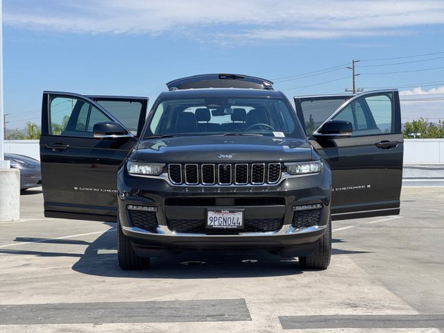 Used 2023 Rocky Mountain Pearlcoat Jeep Limited image 28