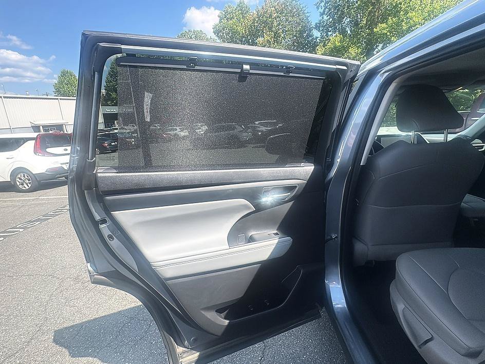Used 2023 Moon Dust Toyota XLE image 6