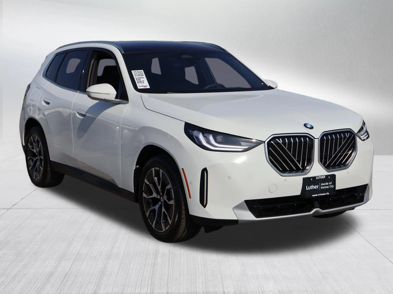 Used 2026 Alpine White BMW 30 xDrive image 1