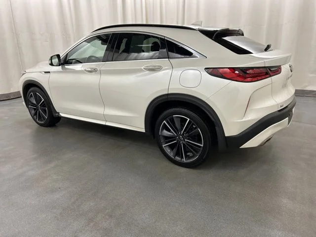 Used 2023 White INFINITI ESSENTIAL image 3