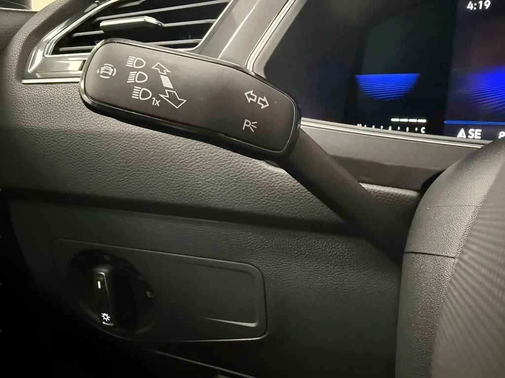 Used 2022 Black Volkswagen 2.0T SE image 20