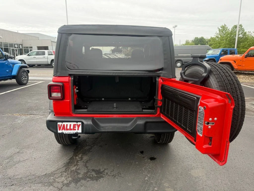 Certified Used 2019 Red Jeep Sport S image 32