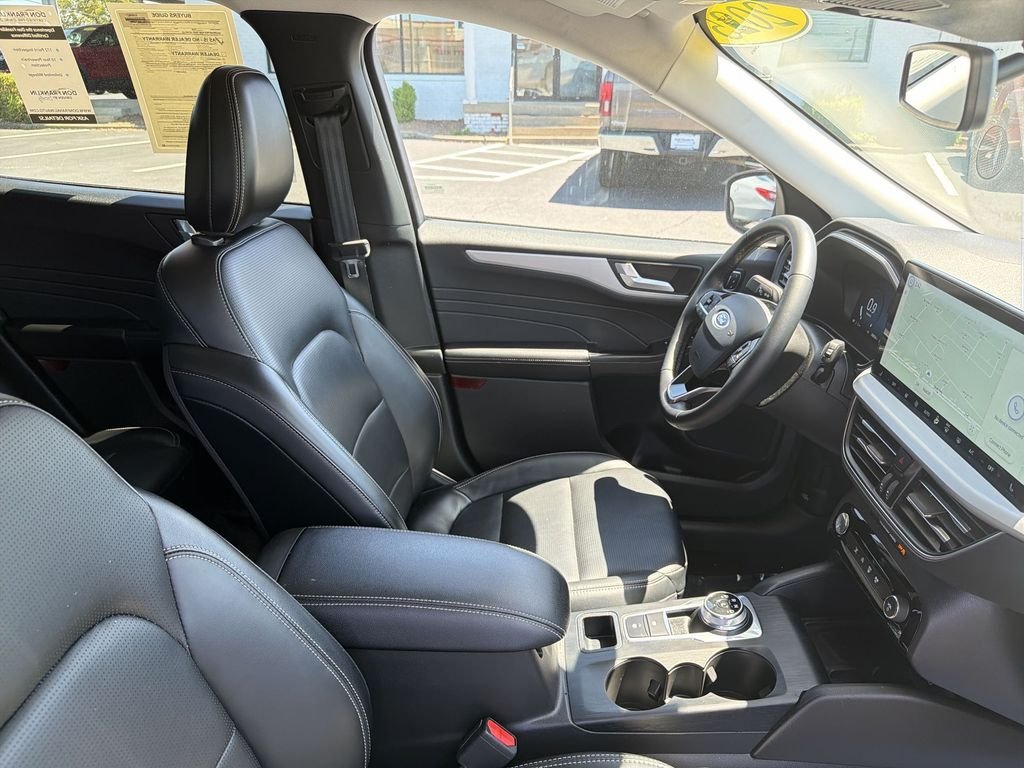 Used 2025  Ford Platinum image 15