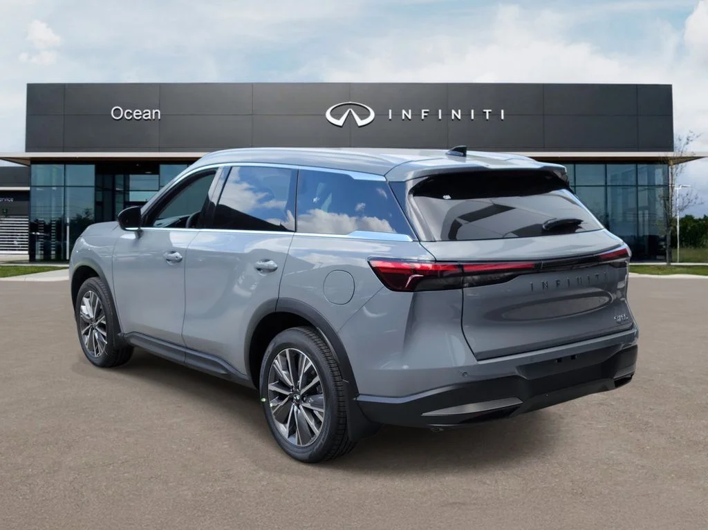 New 2027 HARBOR GRAY INFINITI Luxe AWD image 4