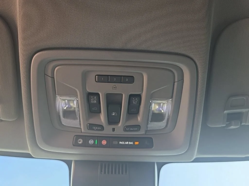 Used 2024 White Frost Tricoat GMC Denali image 23
