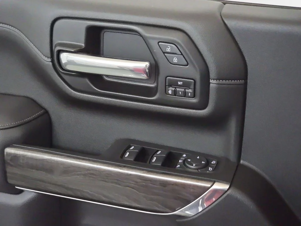 Used 2021 Red Hot Chevrolet LTZ image 30