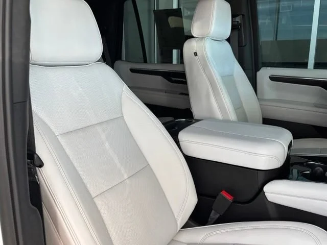 Certified Used 2026 Polar White Tricoat Chevrolet Premier image 23