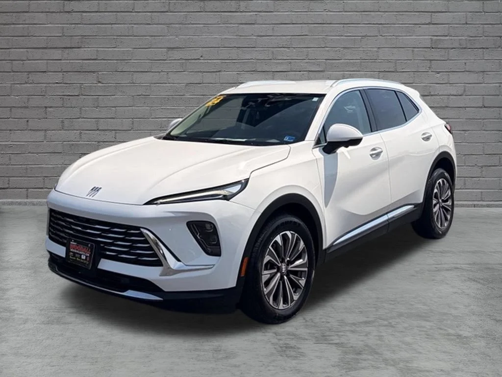 Used 2024 Summit White Buick Preferred image 1