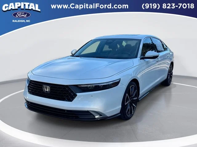 Used 2023 White Honda Touring image 1
