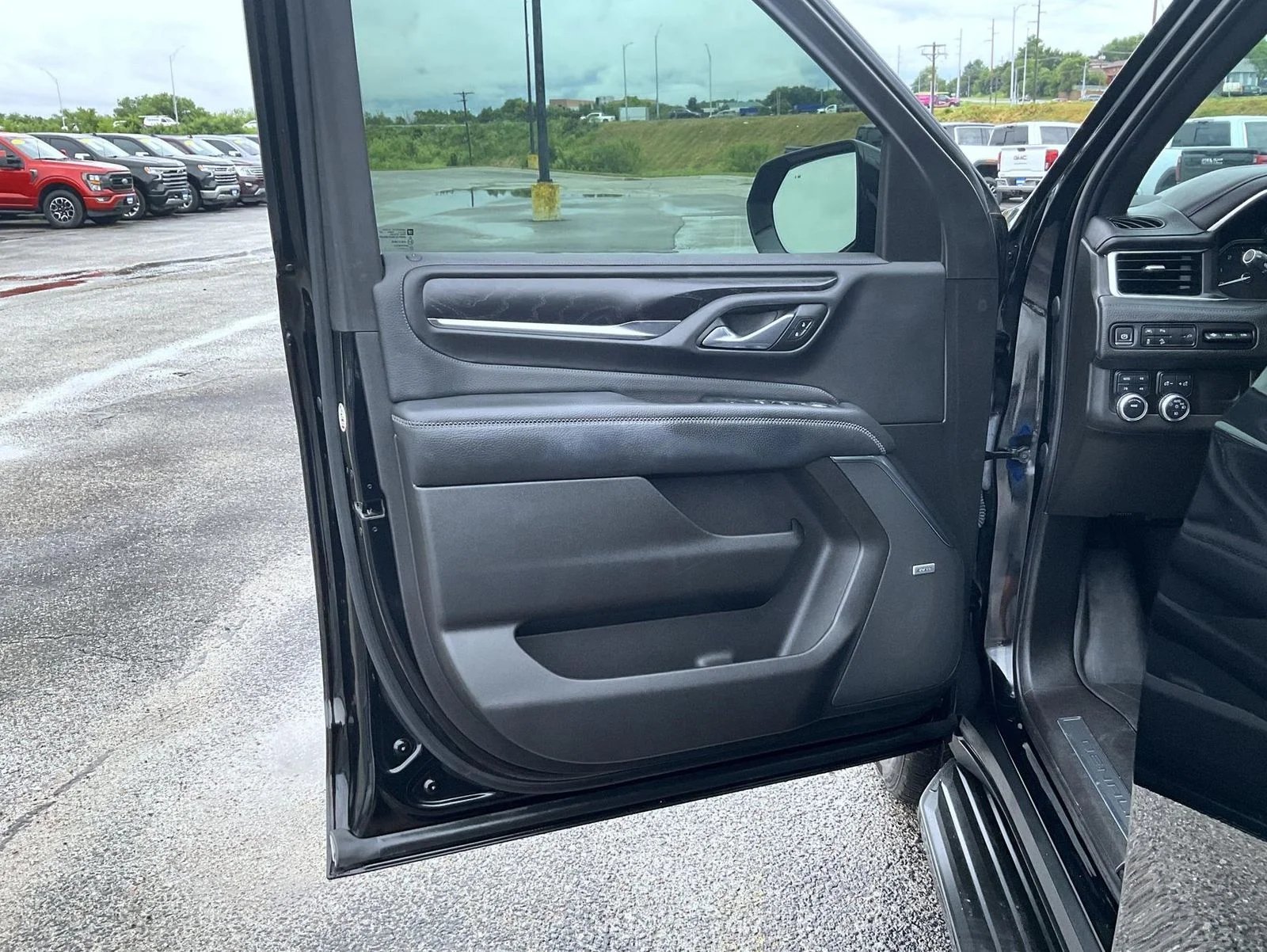 Used 2021 Black GMC Denali image 9