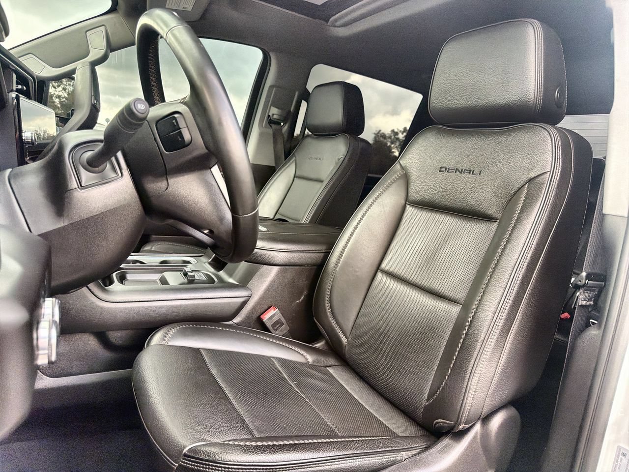 Used 2024 White Frost Tricoat GMC Denali image 16