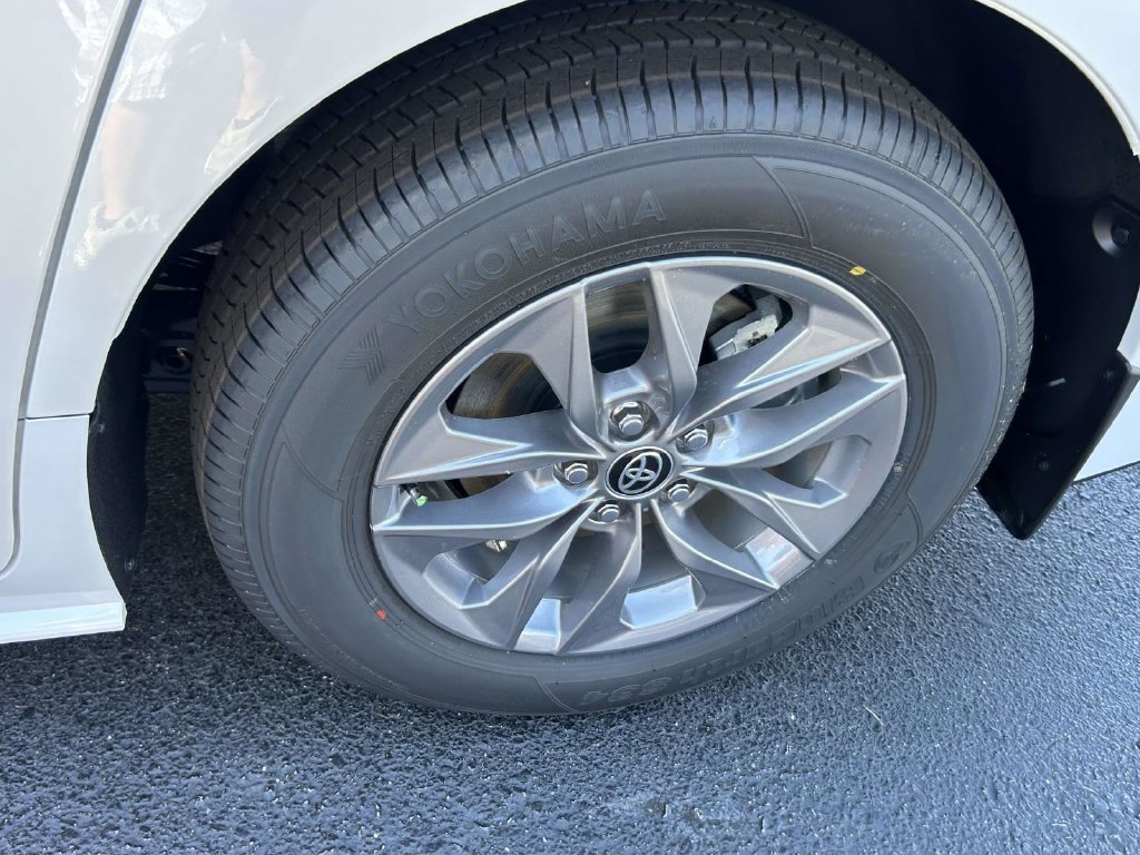 New 2026 Wind Chill Pearl Toyota XLE image 9