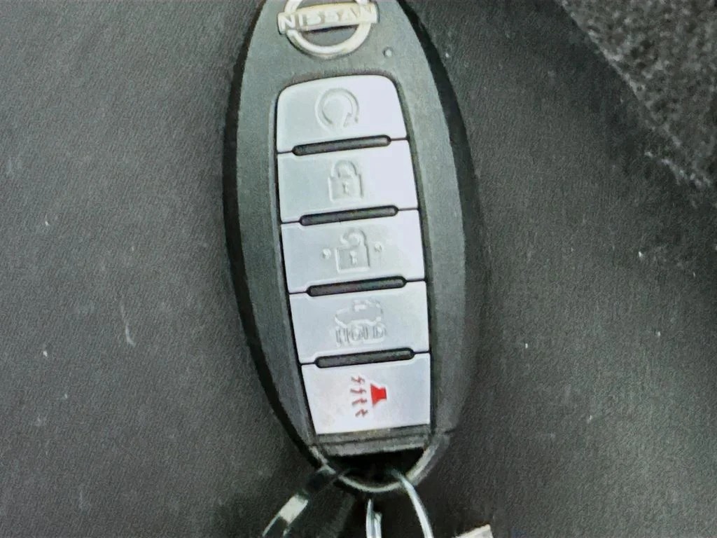 Used 2025 Glacier White Nissan 2.5 SV image 34