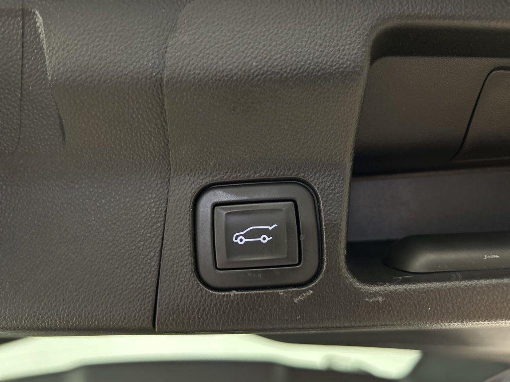 Used 2023 Ebony Twilight Metallic GMC SLE image 9