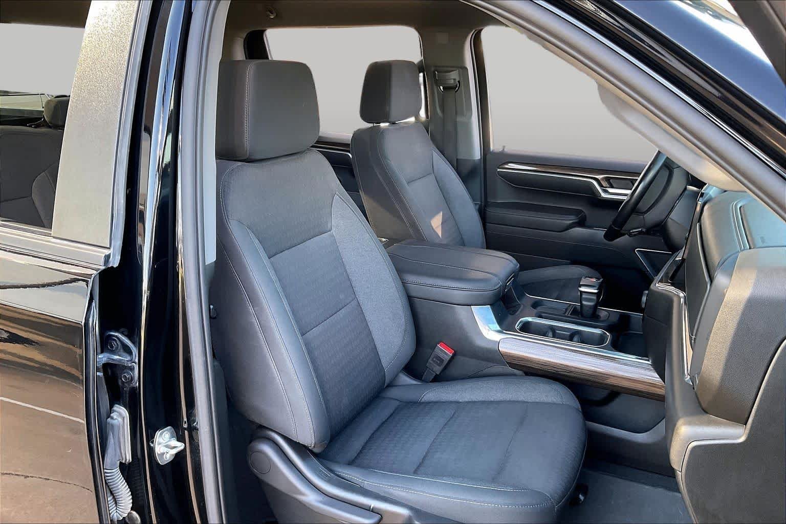 Used 2023 BLACK Chevrolet LT image 10