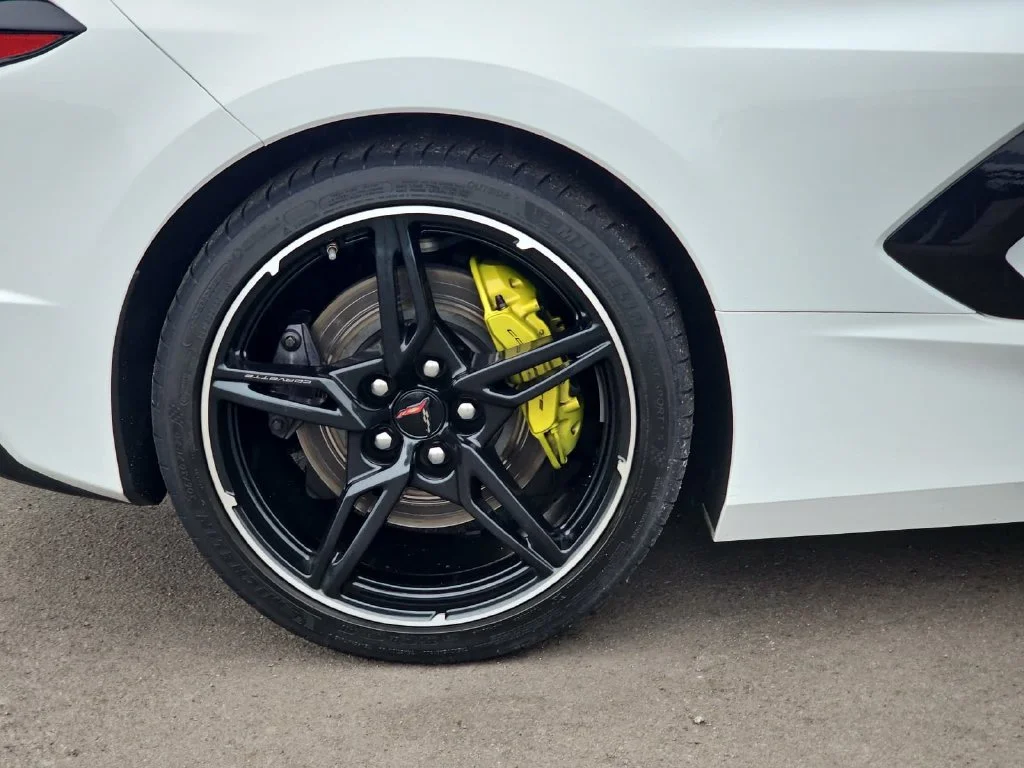 Used 2022 White Chevrolet Stingray image 39